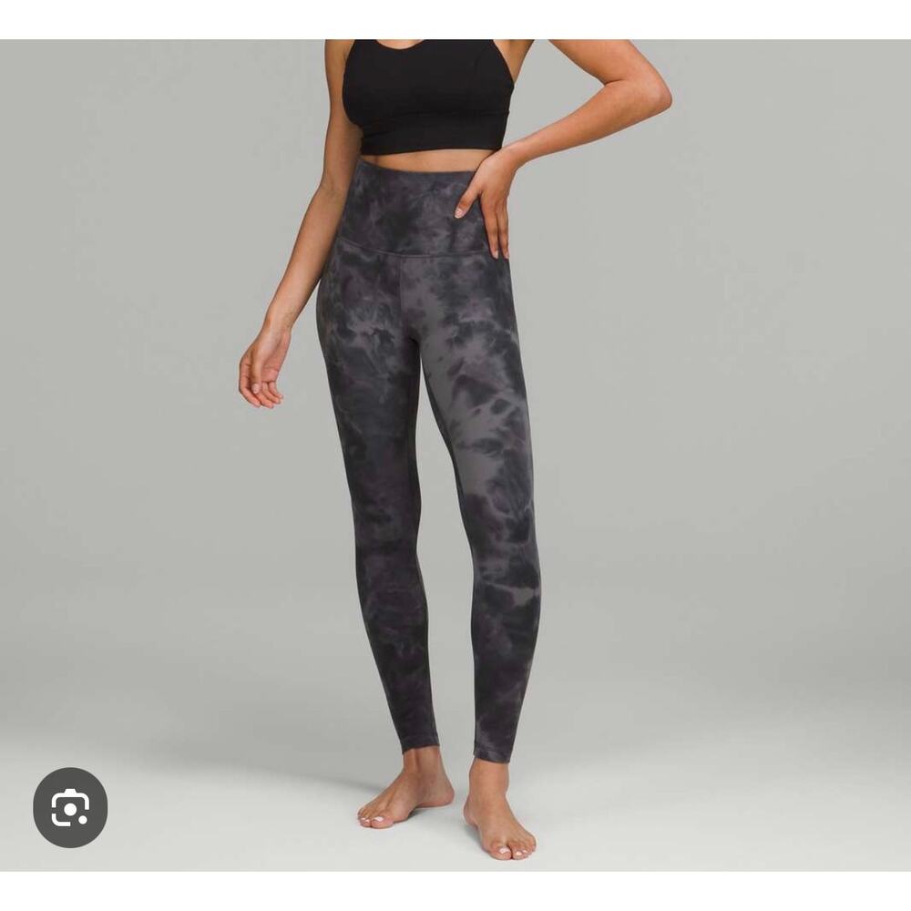 Lululemon Align High-Rise Pant 26”
Diamond Dye Pitch Grey Graphite Grey sz 8